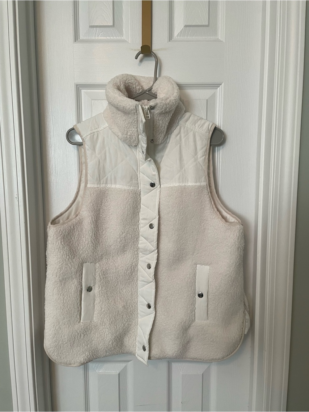 Francesca’s Cozy Cream Sherpa Fleece Vest
